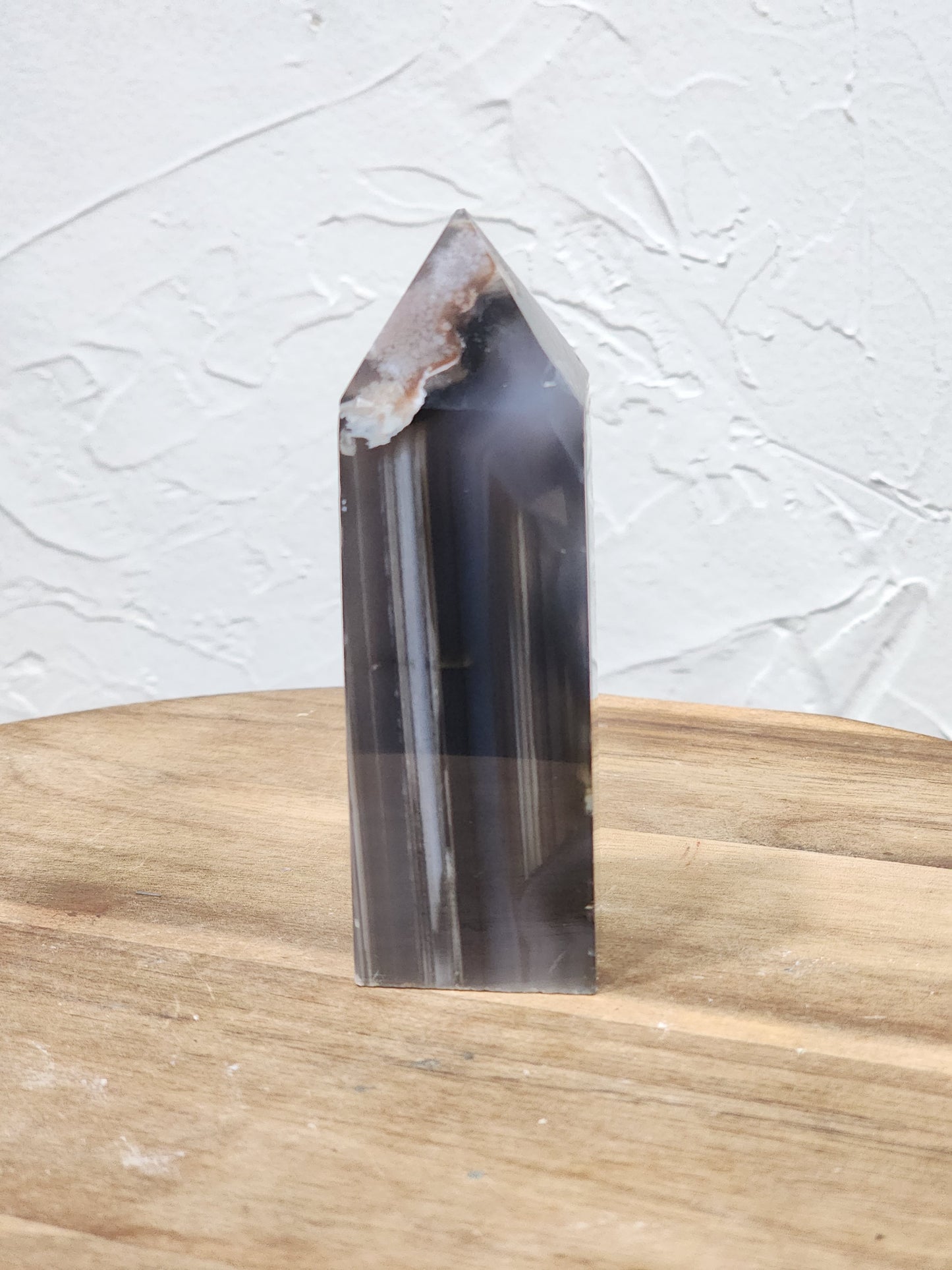 Black flower agate tower