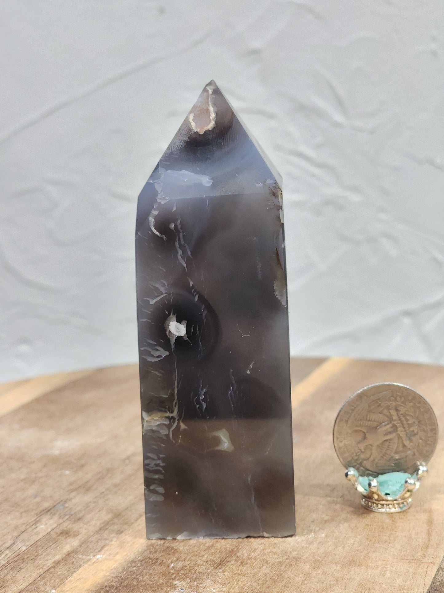 Black flower agate tower