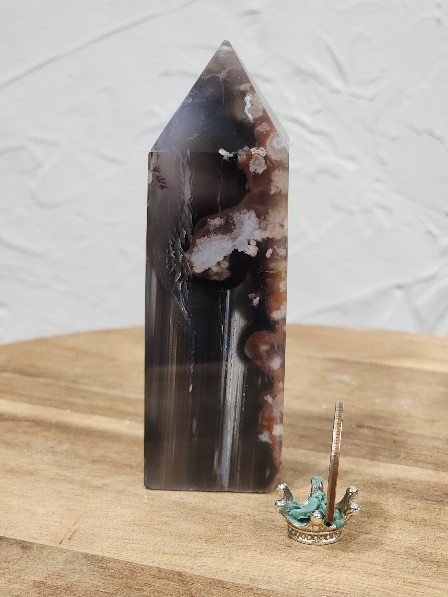 Black flower agate tower