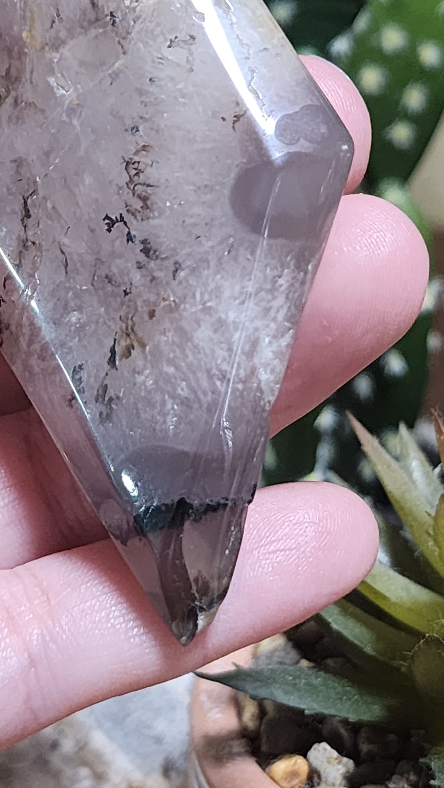 Volcano agate diamond with stand
