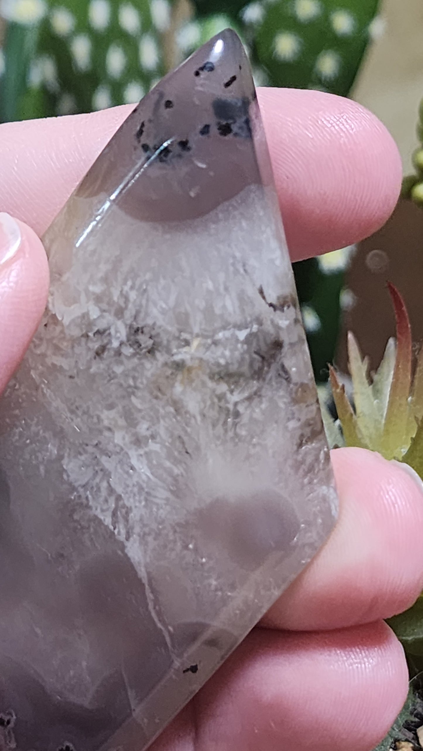 Volcano agate diamond with stand