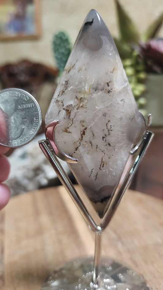 Volcano agate diamond with stand
