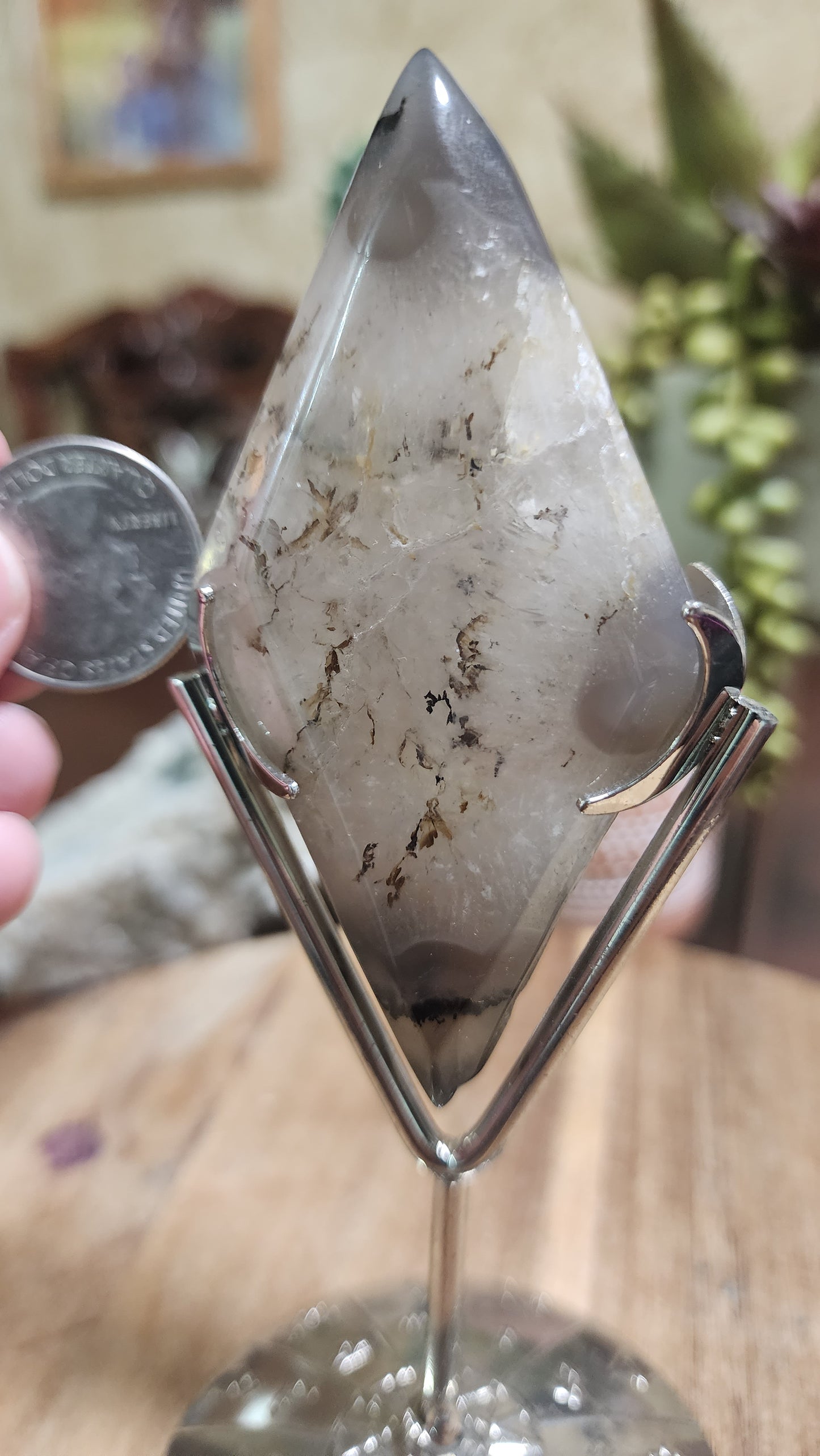 Volcano agate diamond with stand