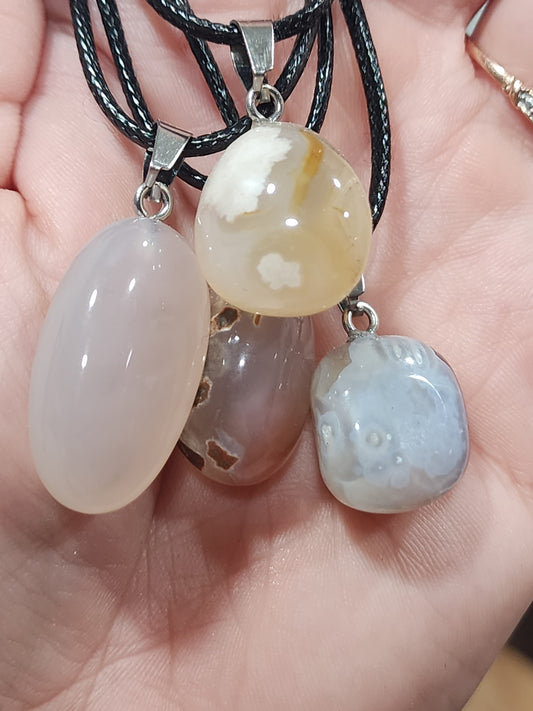 Flower agate necklace