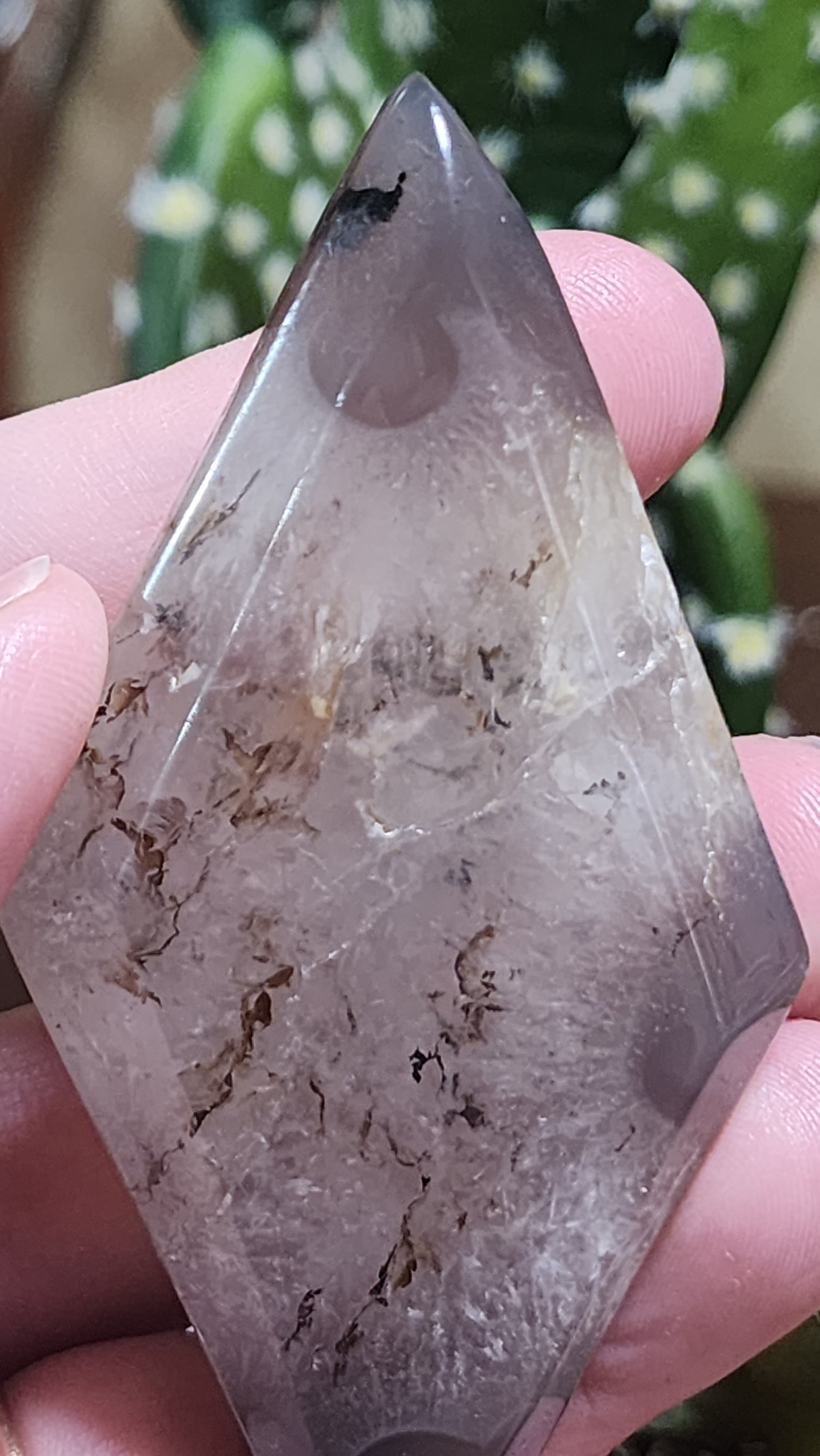 Volcano agate diamond with stand